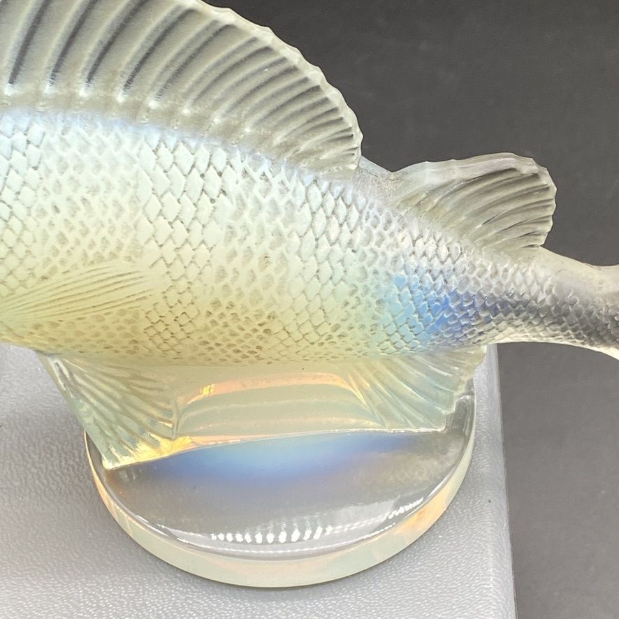 2350.0 A R.Lalique Perch Mascot In Opalescent Glass. photo