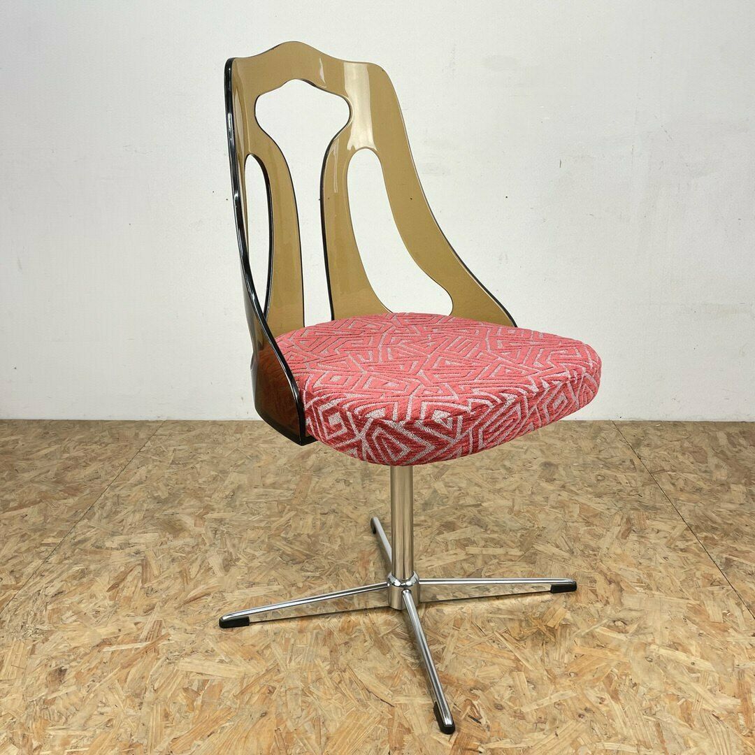 photo furniture Mid Century 1960s Smoked Perspex Chairs And Glass Table