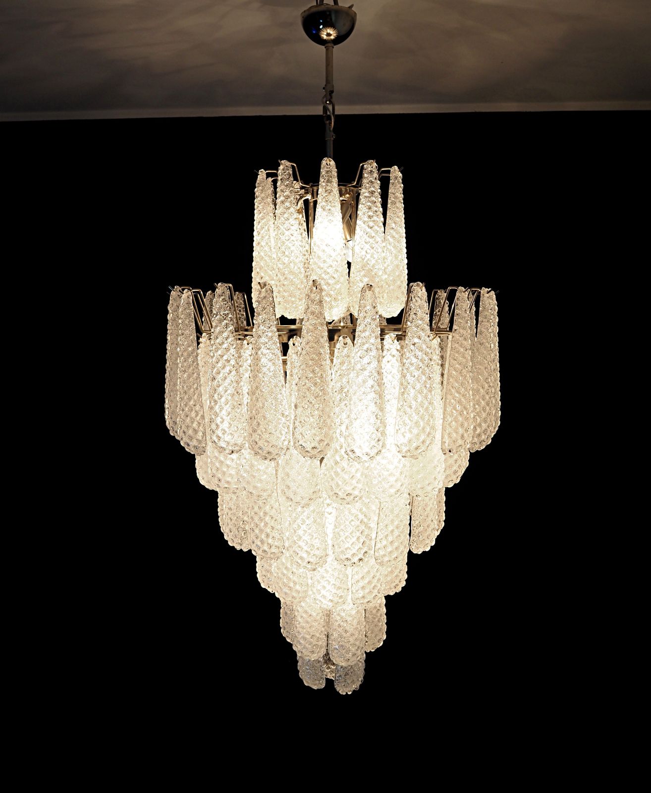 photo vintage Huge Italian Vintage Murano Glass Chandelier   85 Glass Transparent Petals Drop