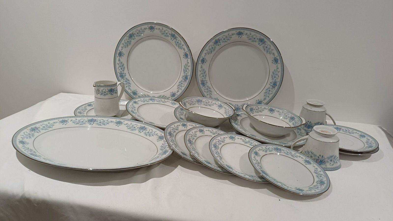 Noritaki Blue Hill   Part Dinner Service   19 Pieces Incl Meat Plate   Excellent Condition photo furniture