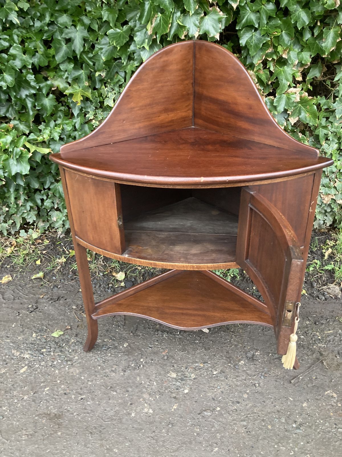 Georgian Style Mahogany Corner Wash Stand photo 175.0