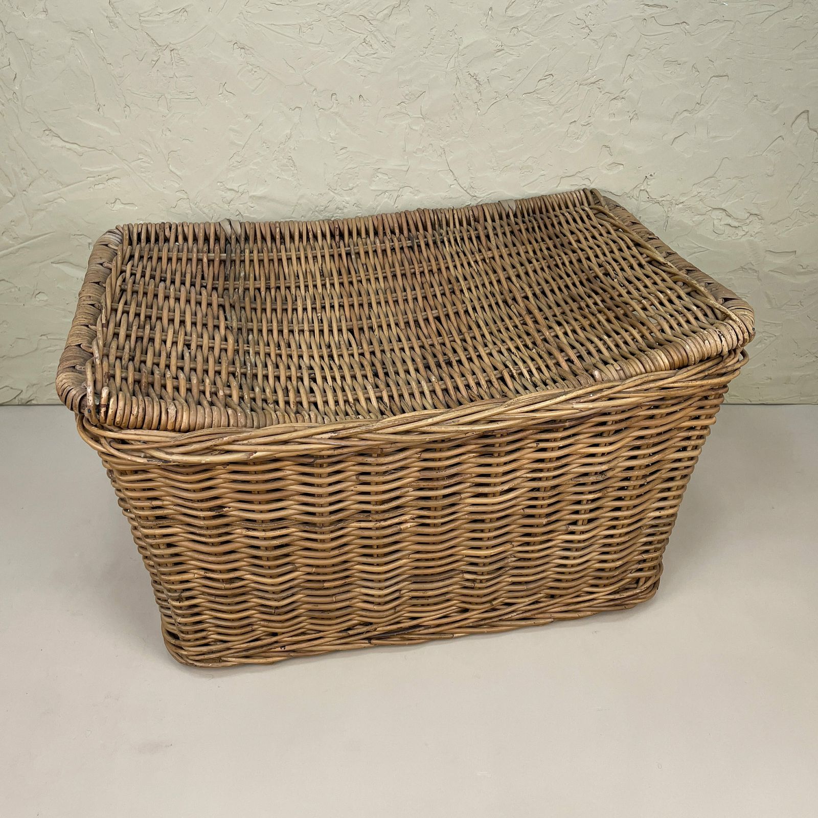 Large Rectangle Basket Woven Wicker Brown Antique Storage Lidded Leather Lid Log Toys Tidy Handles Vintage Rectangle Sturdy