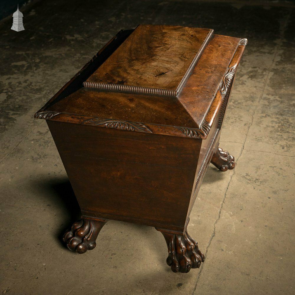 photo vinterior Cellarette Wine Cooler, Regency Period, Mahogany