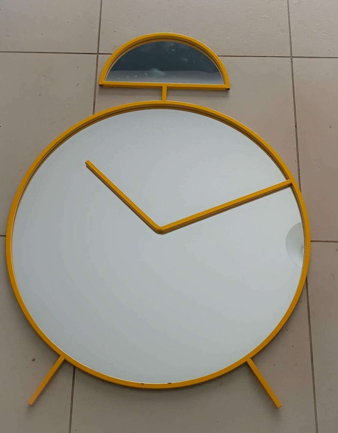 Large Mirror In The Shape Of An Alarm Clock, Yellow Metal Frame For The Wall, Pop Art Design, Memphis Style photo vinterior