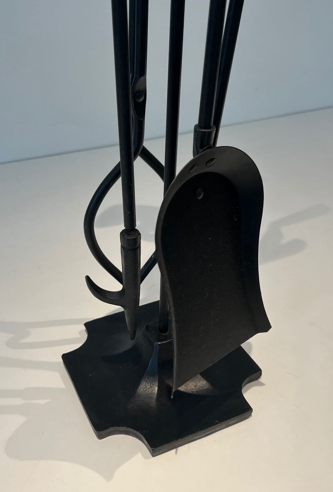 “Golf” Model Fire Kit In Black Lacquered Metal And Chromed Brass photo vinterior