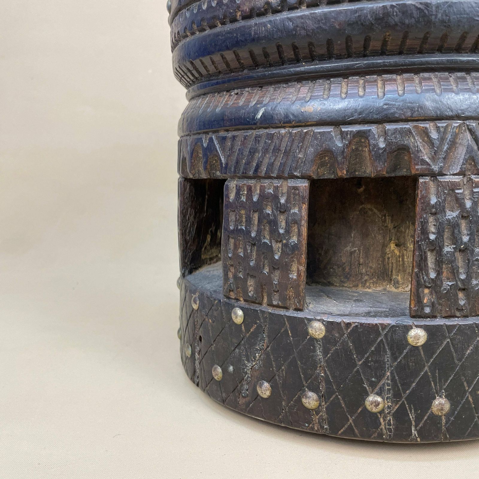 Antique Wooden Ethnic African Bedouin Coffee Grinder Pestle Mehbash Tribe Studded Decorative Ornament Rare Tribal Africa Wood Crusher photo vinterior