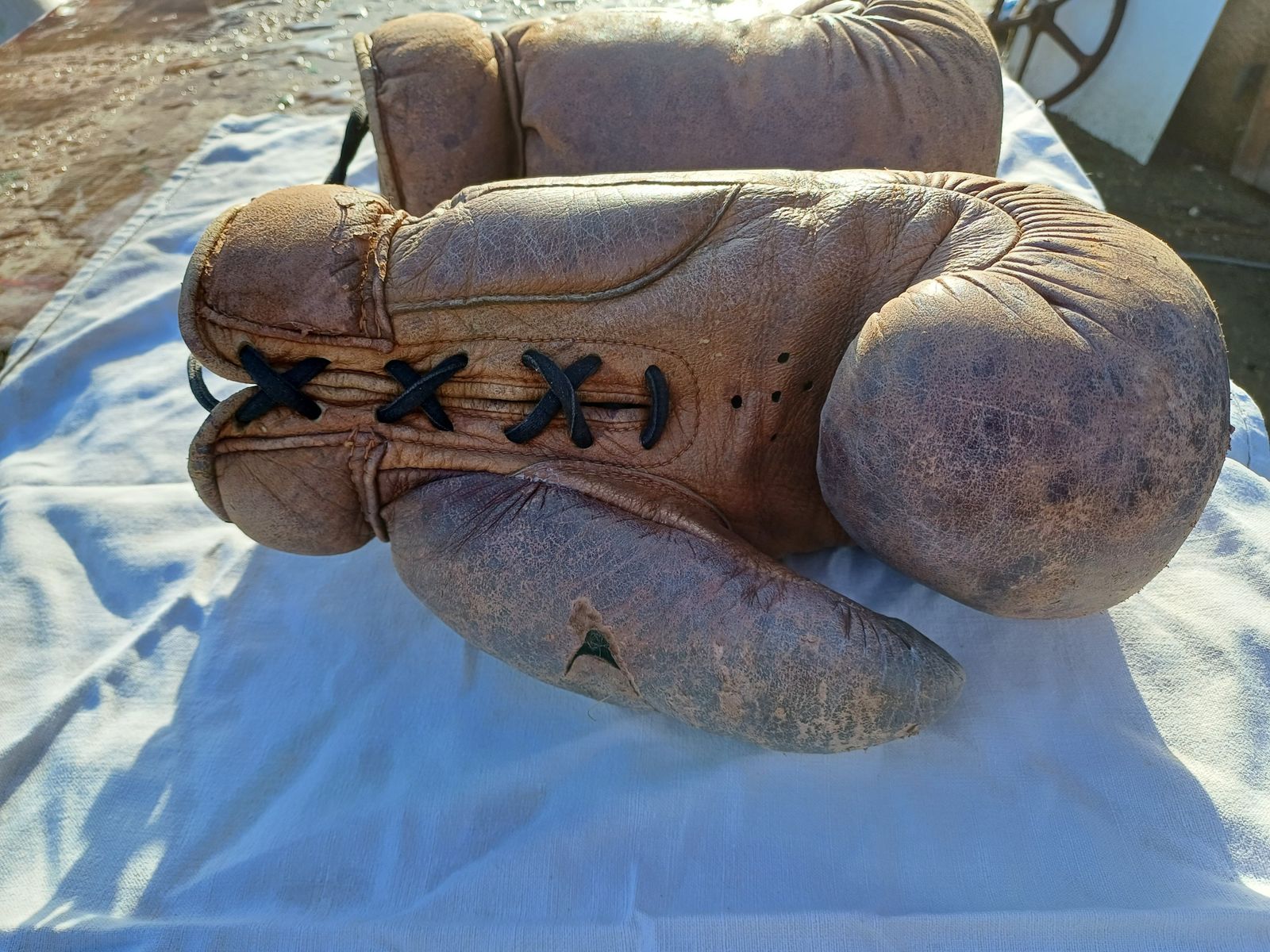 photo furniture Pair Of Old Leather Boxing Gloves