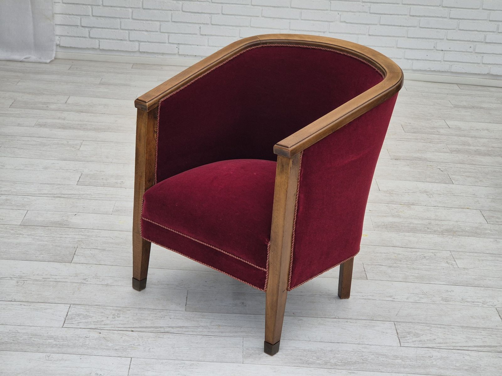 photo vinterior Ca. Jaren 1950, Deense Fauteuil, Staat Zoals Gevonden, Meubelvelours, Beukenhout.