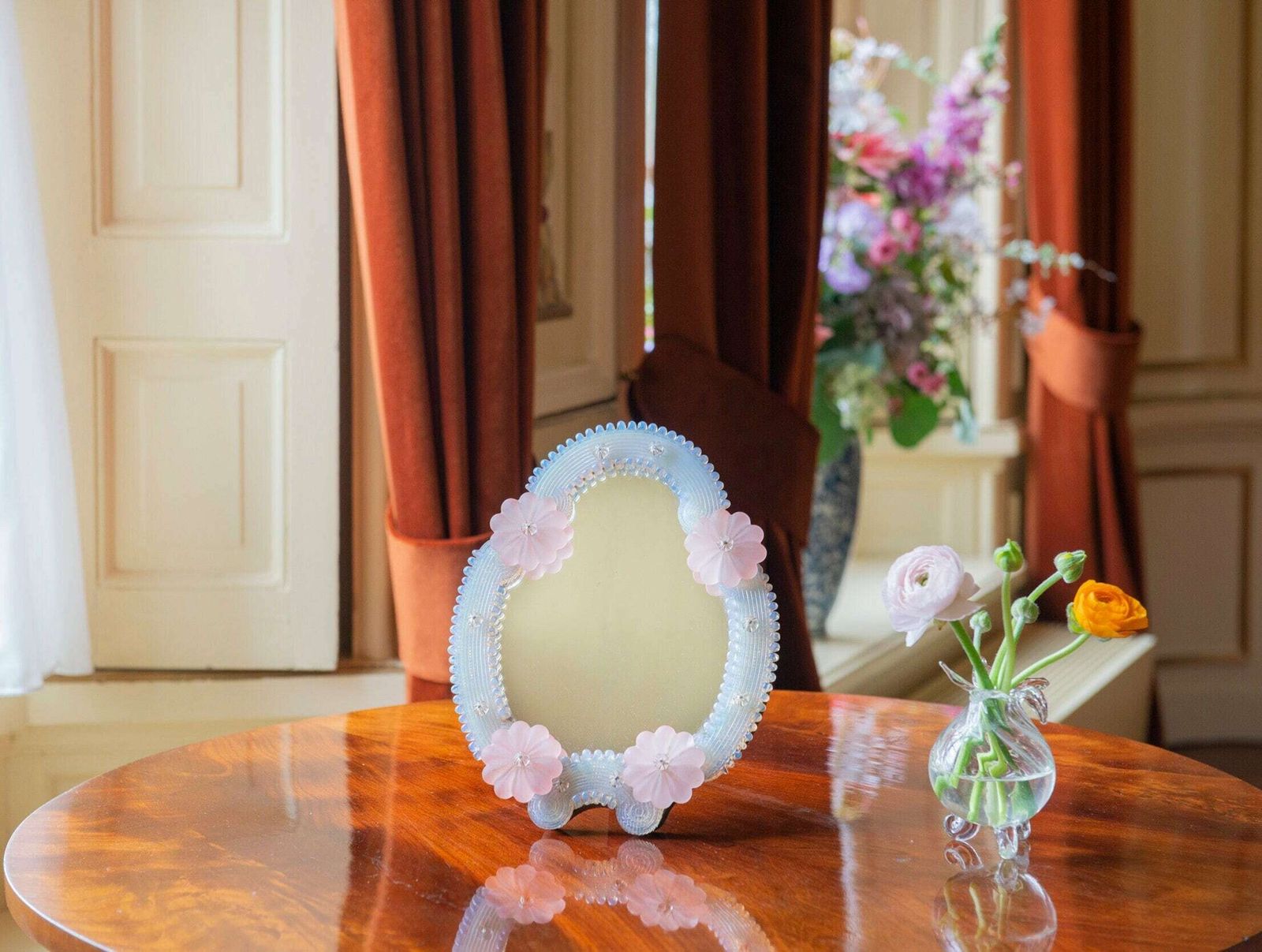 Miroir en verre de Murano, miroir de table vénitien ancien, miroir décoratif sur pied, miroir mural fleuri ornemental, miroir baroque, fabriqué en Italie photo furniture