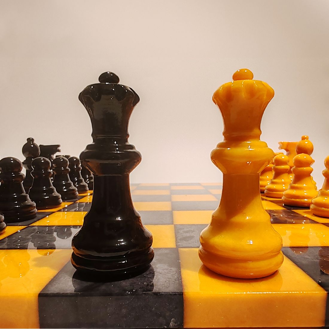 Chess Set In Hand Carved Italian Alabaster Of Volterra    Yellow And Black   1970s photo 640.0