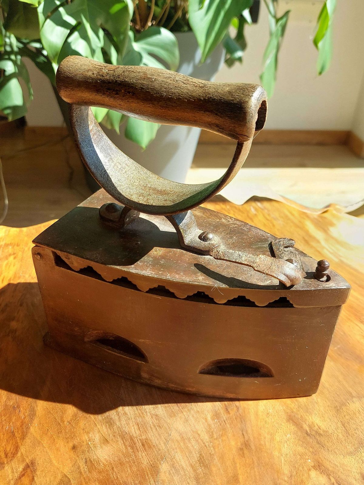 Antique Coal Iron With Wooden Handle, Antique Cast Iron, Charcoal Iron, Antique Metal Iron, Antique Rustic Home Decor, 1920s   30's photo vintage