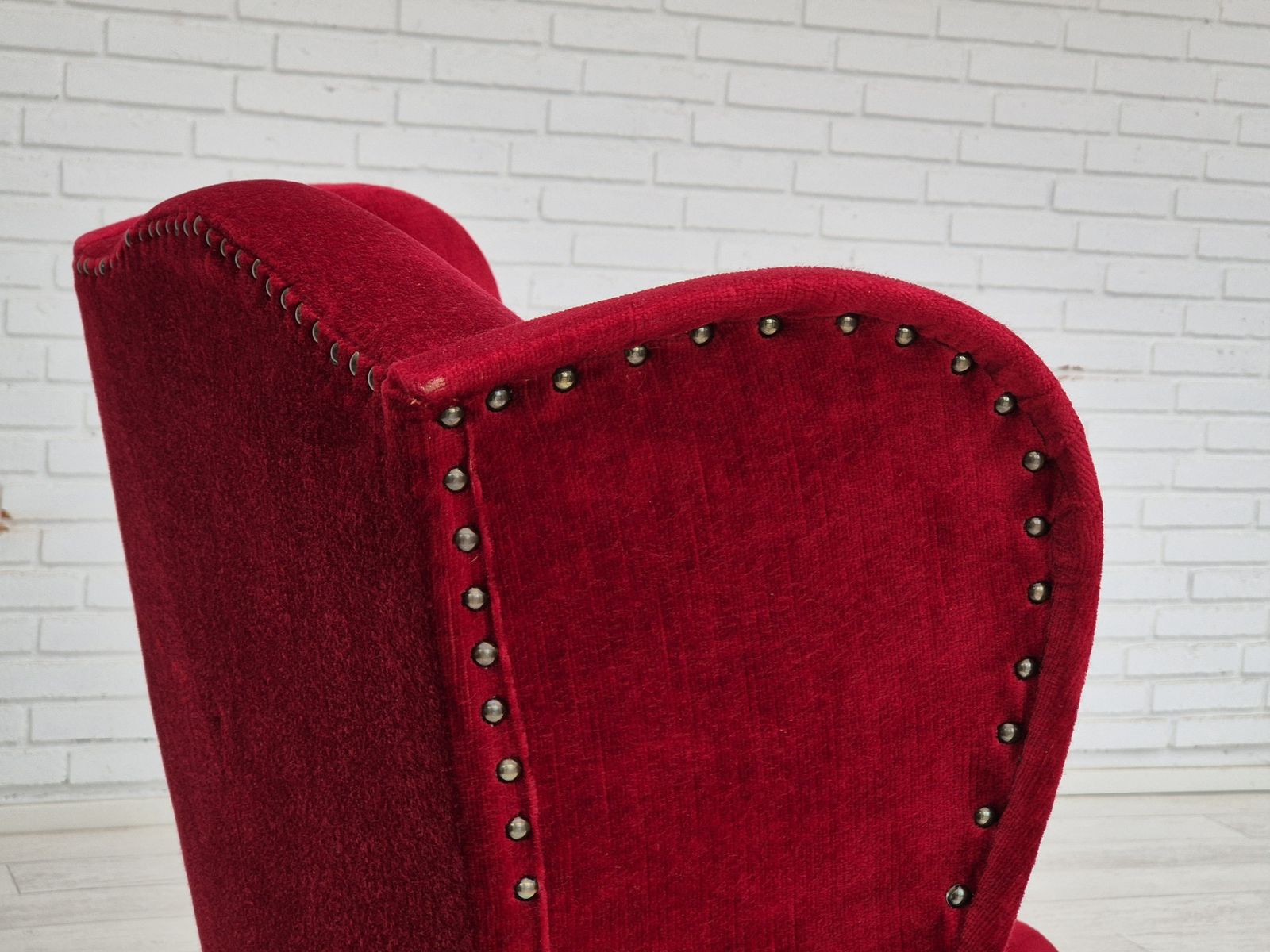 1400.0 Jaren 1960, Deense Wingback Fauteuil, Meubilairvelours, Eikenhouten Poten. photo