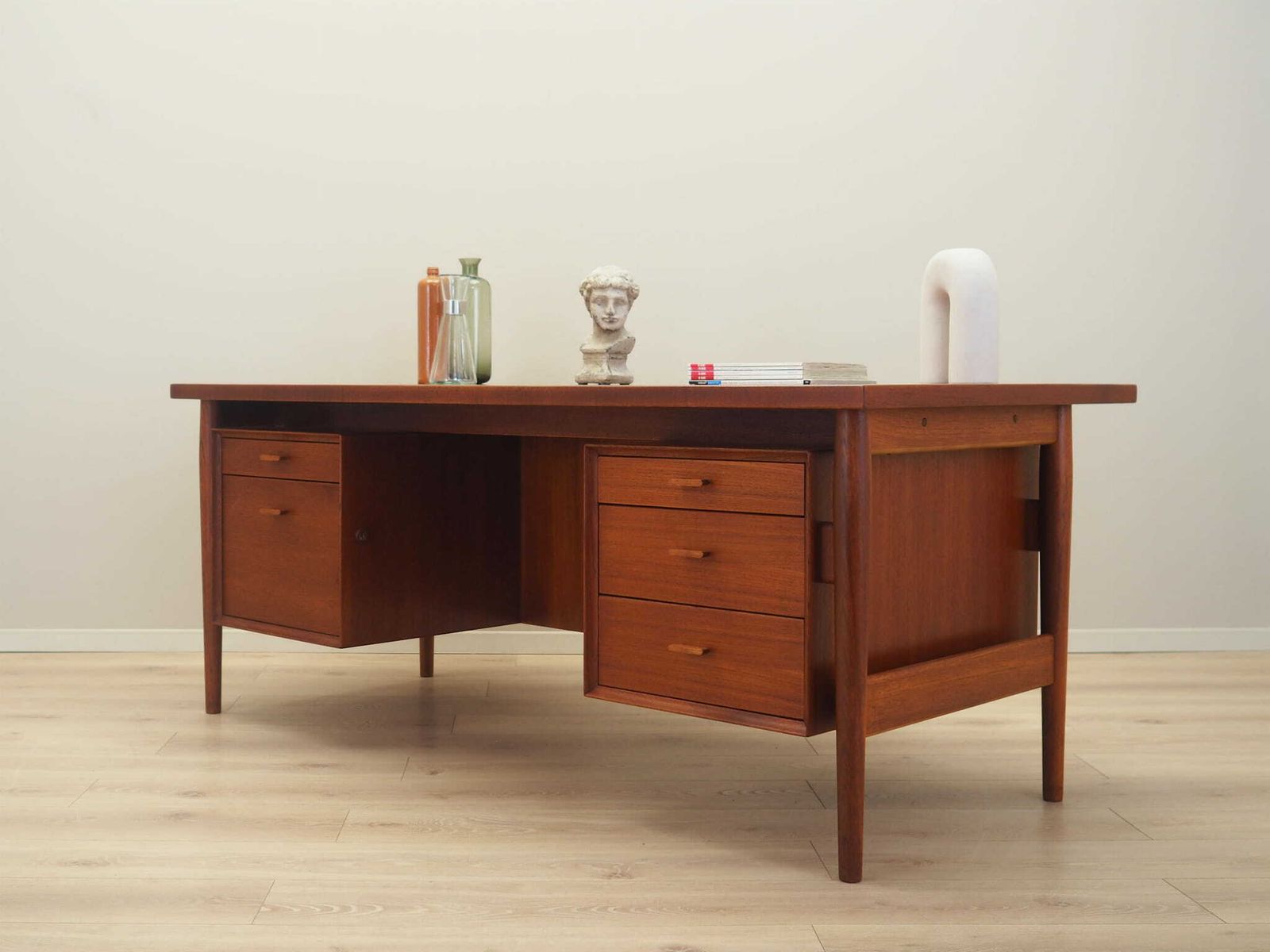 Teak Desk, Danish Design, 1960s, Designer: Arne Vodder, Production: Sibast photo for sale