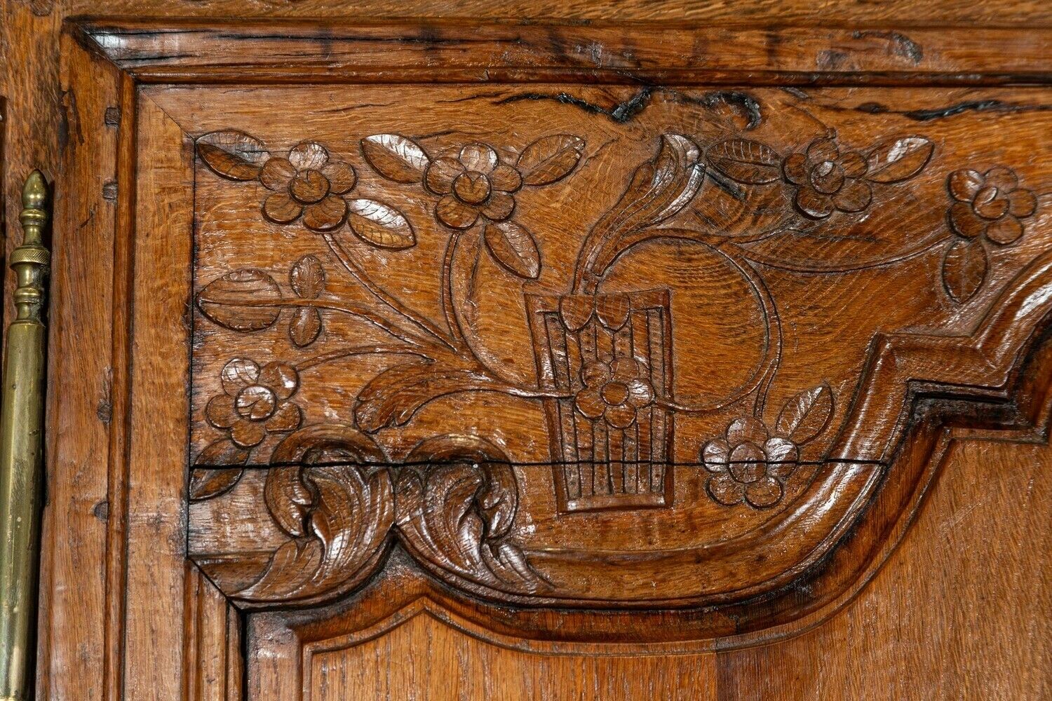 photo vinterior Large 18thc French Carved Walnut Armoire