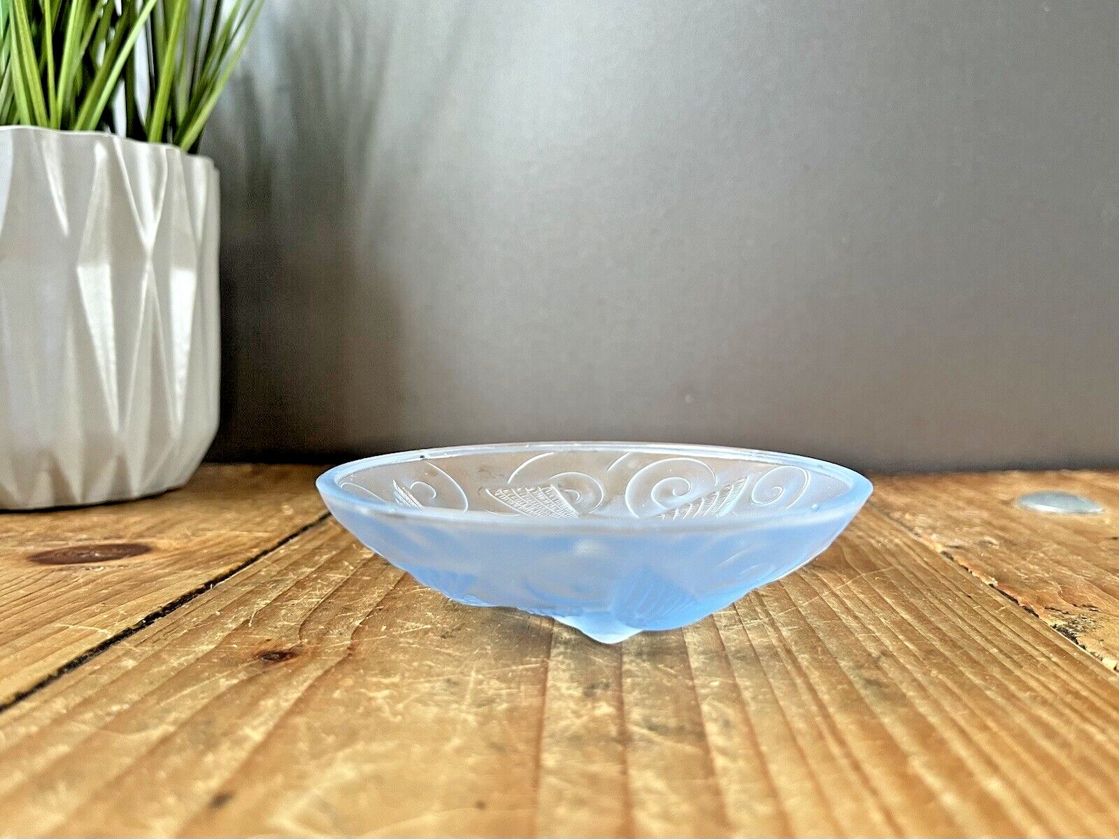 Lovely Art Deco French Frosted Blue Glass Sparrow Bird Dish Lalique Sabino Style photo vinterior