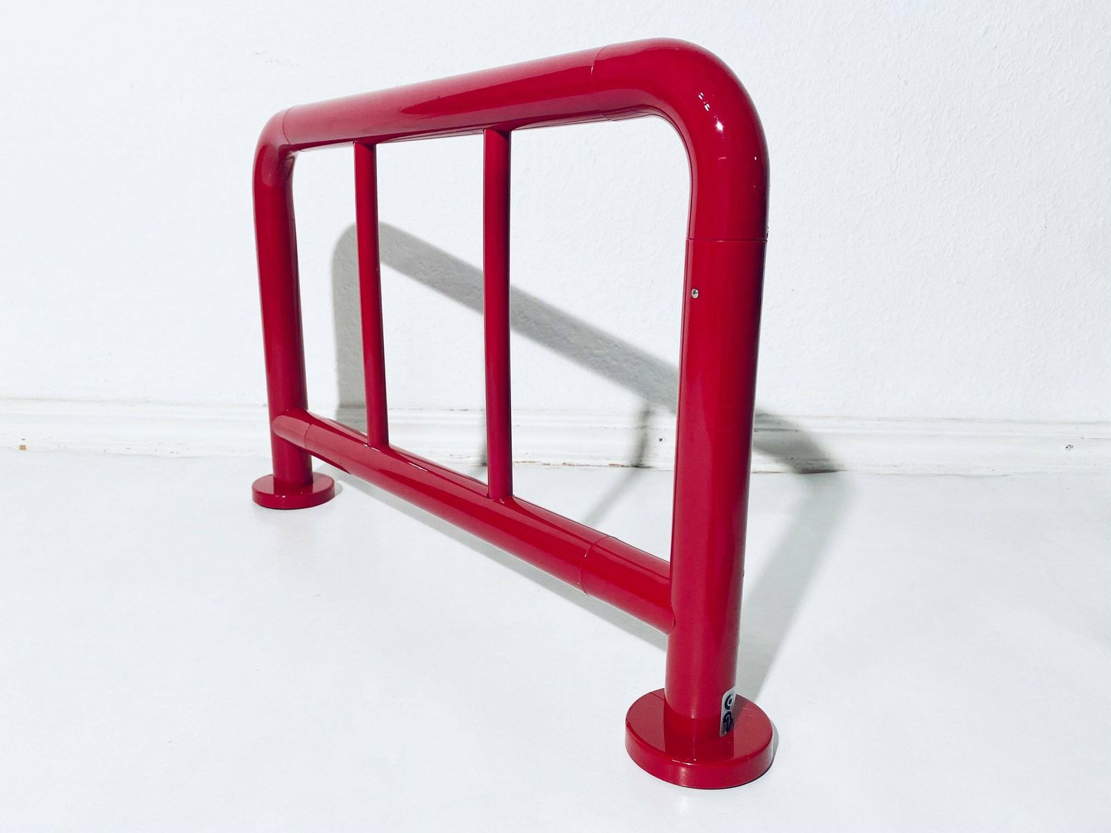 Hewi Rare Wall Clothes Rack Shelf Red Plastic / 1980s Vintage Interior photo vinterior