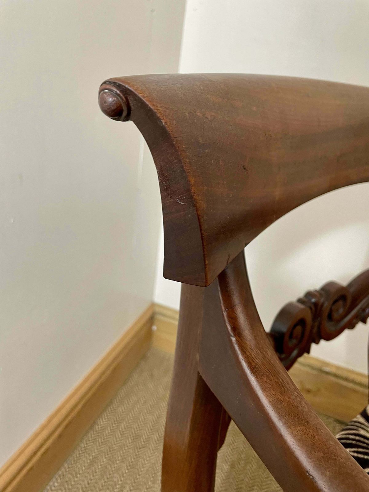 Victorian Antique Scroll Arm Chair: A Blend Of Comfort And Timeless Elegance photo 140.0