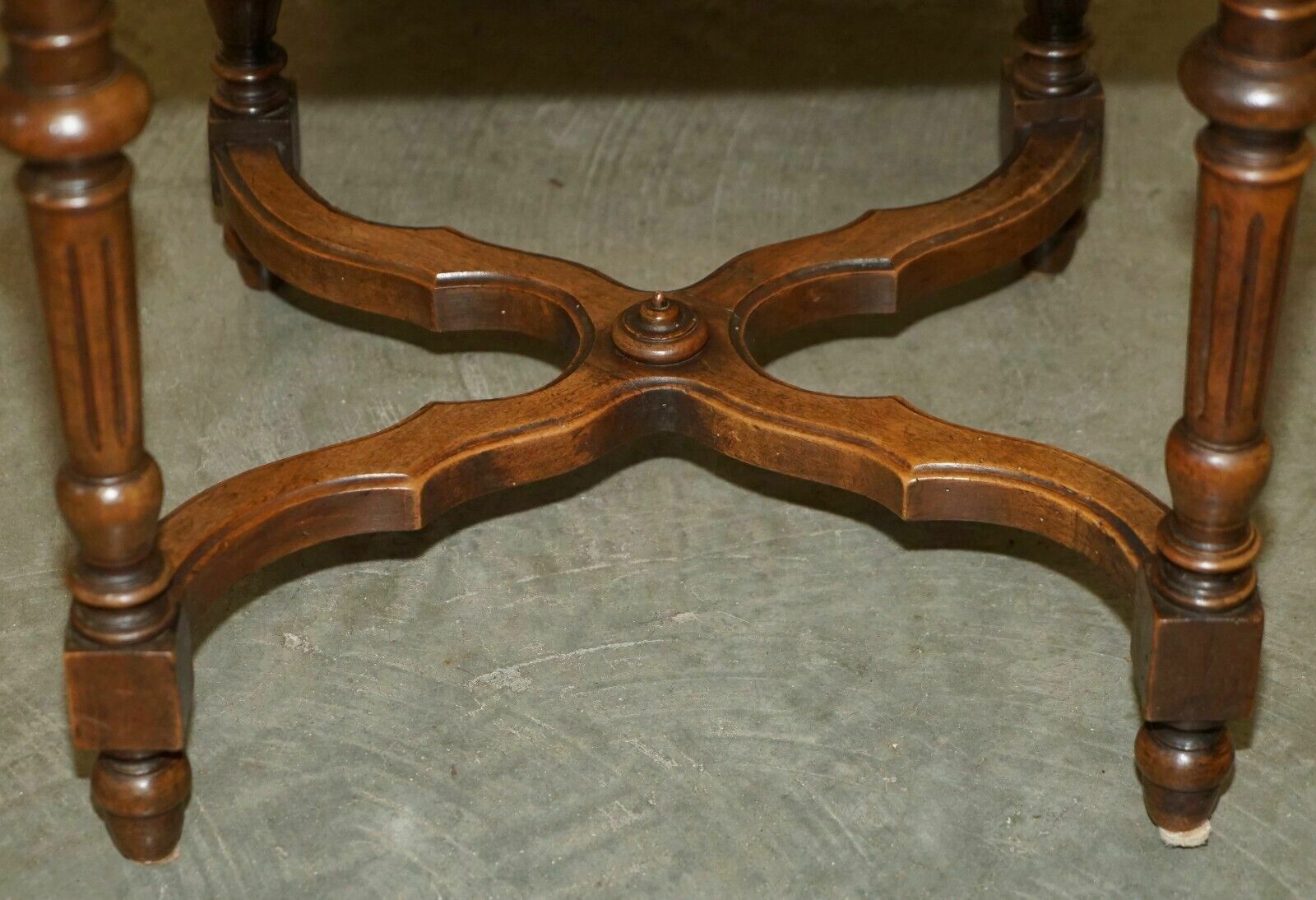 photo vintage Lovely Set Of 6 Henry II Circa 1880 French Oak & Embossed Leather Dining Chairs