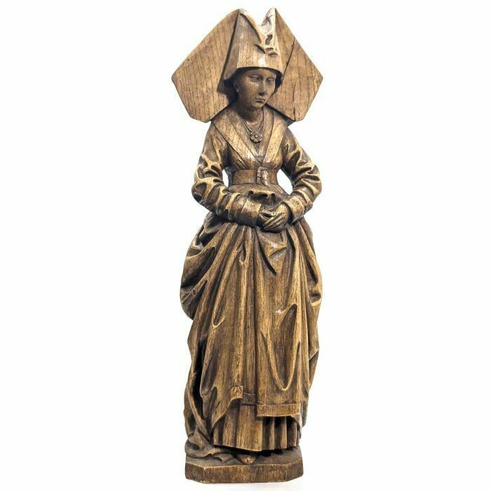 1900 Plaster Statuette Of A Woman With A Hennin Or Cornette In Faux Oak Wood