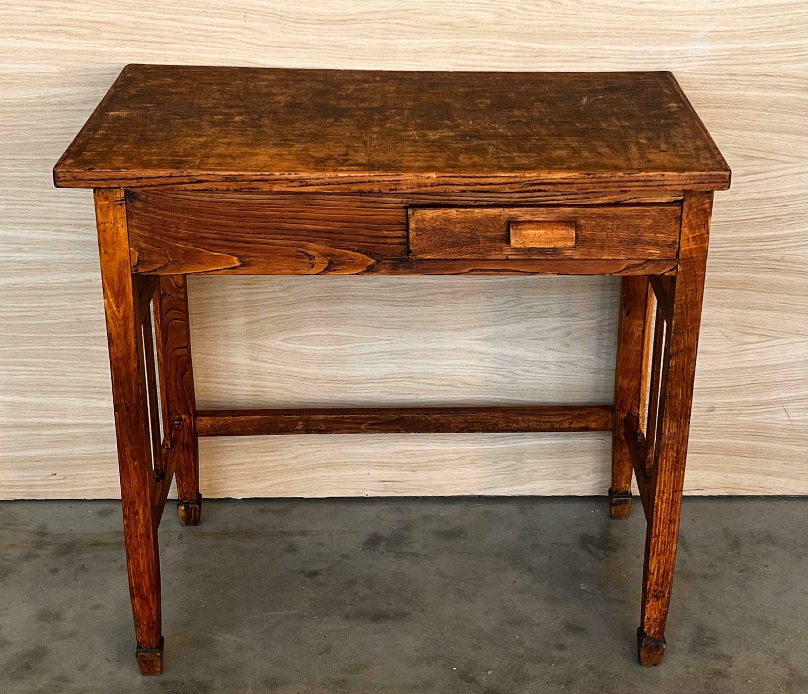 Table d'appoint ou bureau folk art, Scandinavie, début du XIXe siècle photo for sale