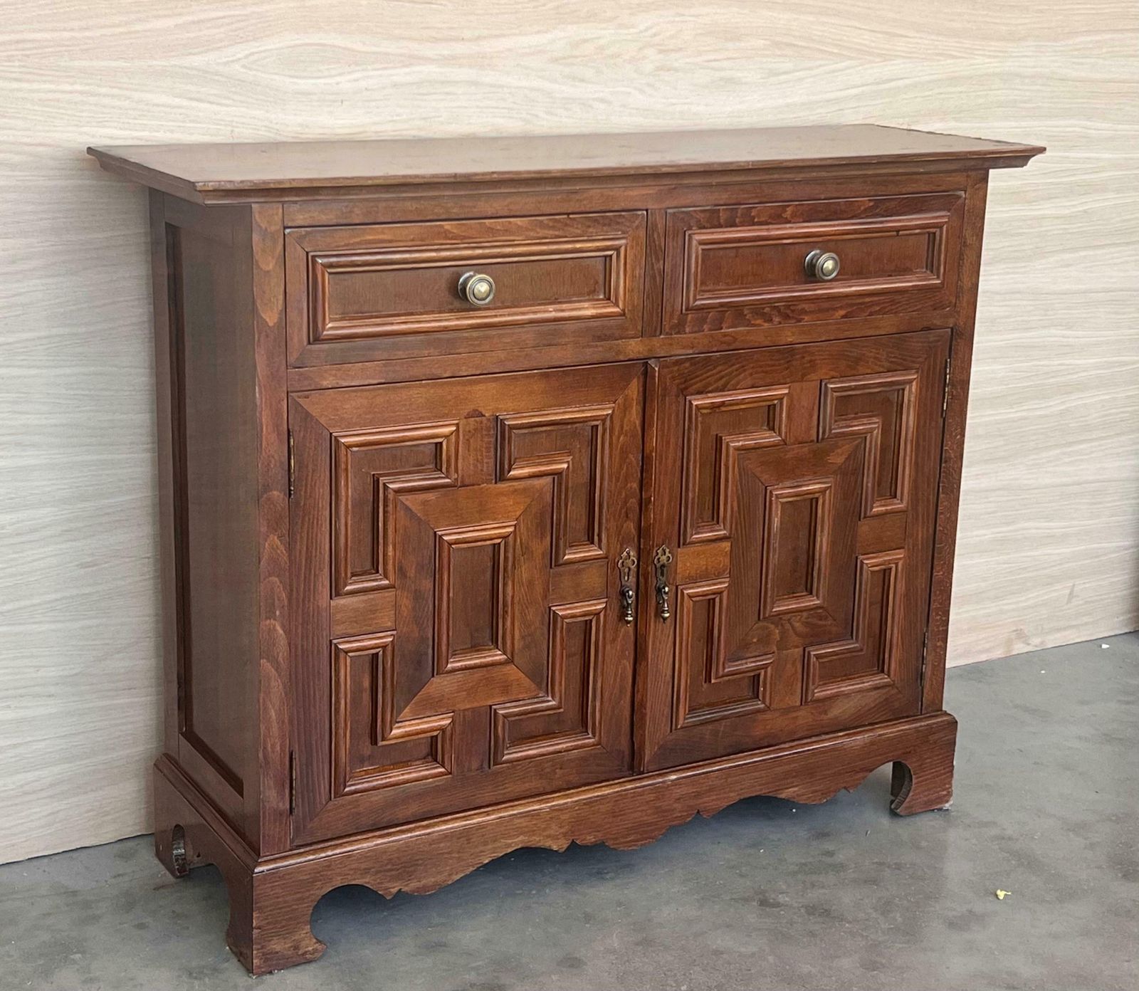 Commode catalane sculptée en noyer, highboy ou console, années 1920 photo 3111.0