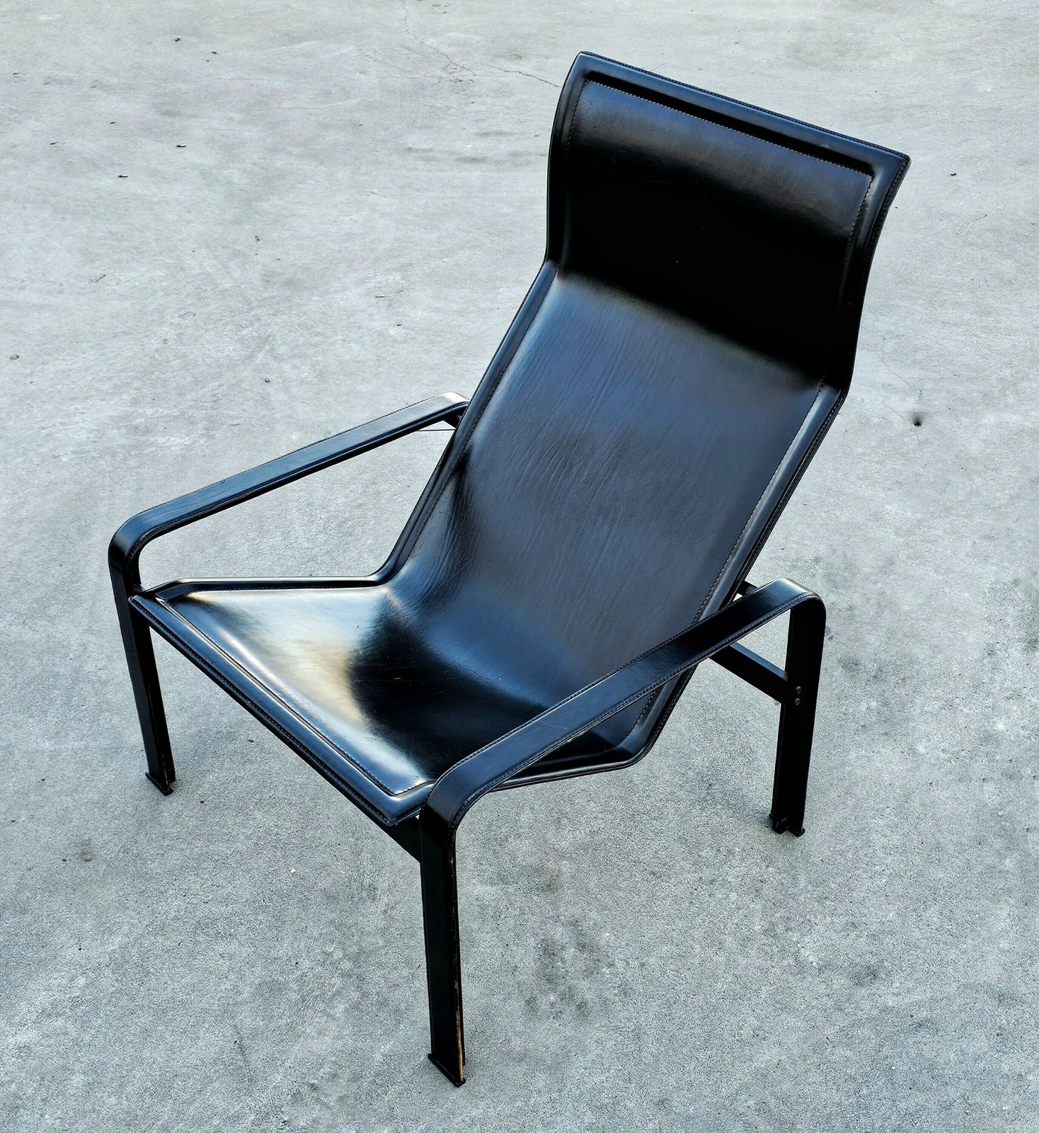 Postmodern Lounge Chair Golfo Dei Poeti In Black Leather By Jacques Toussaint And Patrizia Angeloni For Matteo Grassi / Made In Italy 1970s photo vinterior
