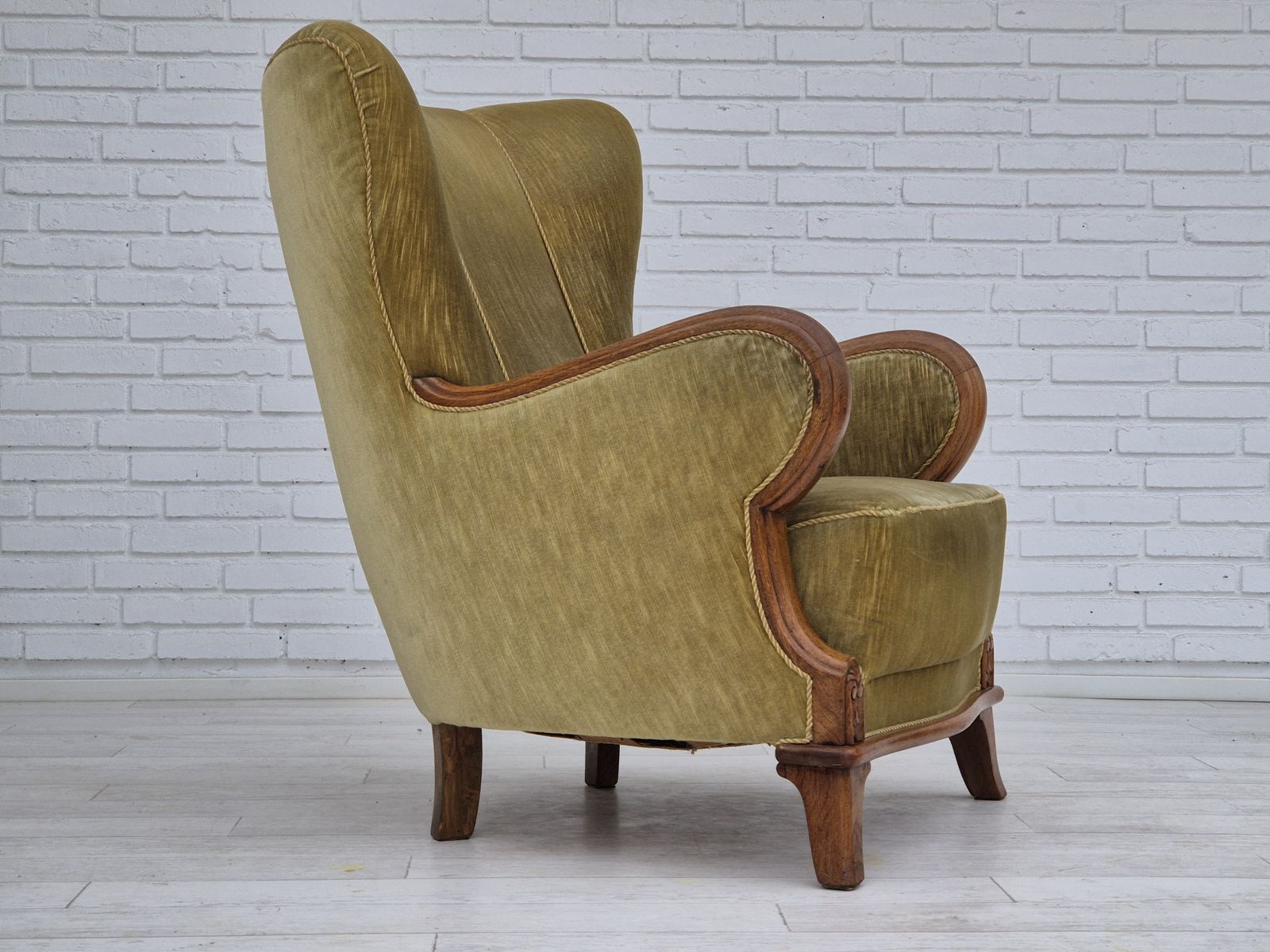 Deense Fauteuil, Ca. Jaren 1960, In Zeer Goede Staat. Meubelvelours, Eikenhout. photo for sale
