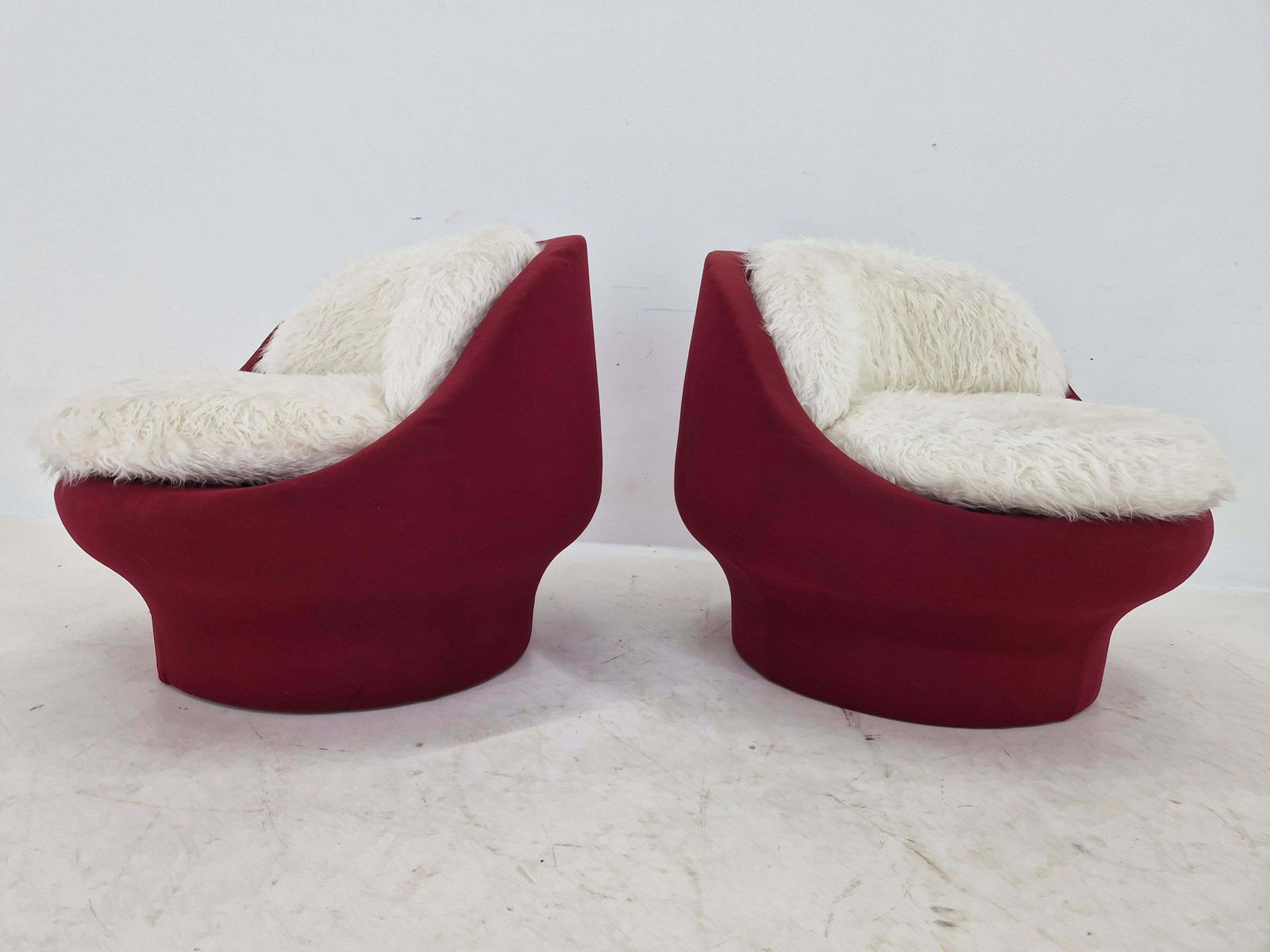 photo vintage Set Of Two Lounge Or Club Chairs And Coffee Table, France, 1970s