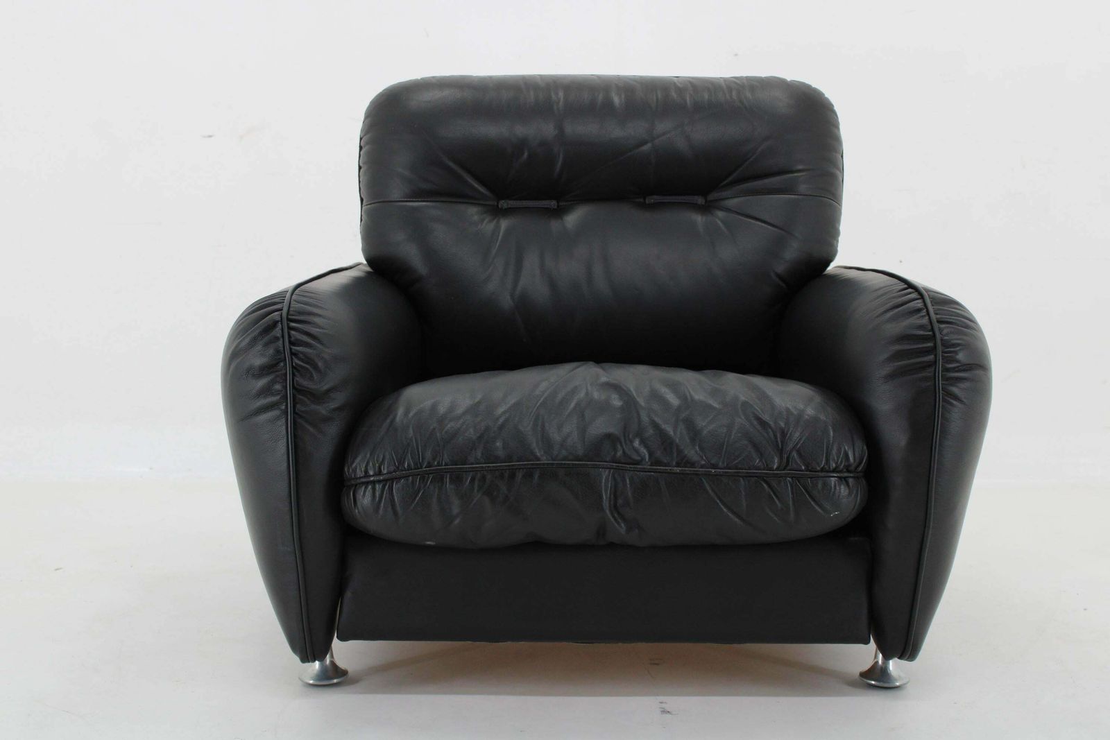 1970s Armchair In Black Leather, Italy photo Furniture