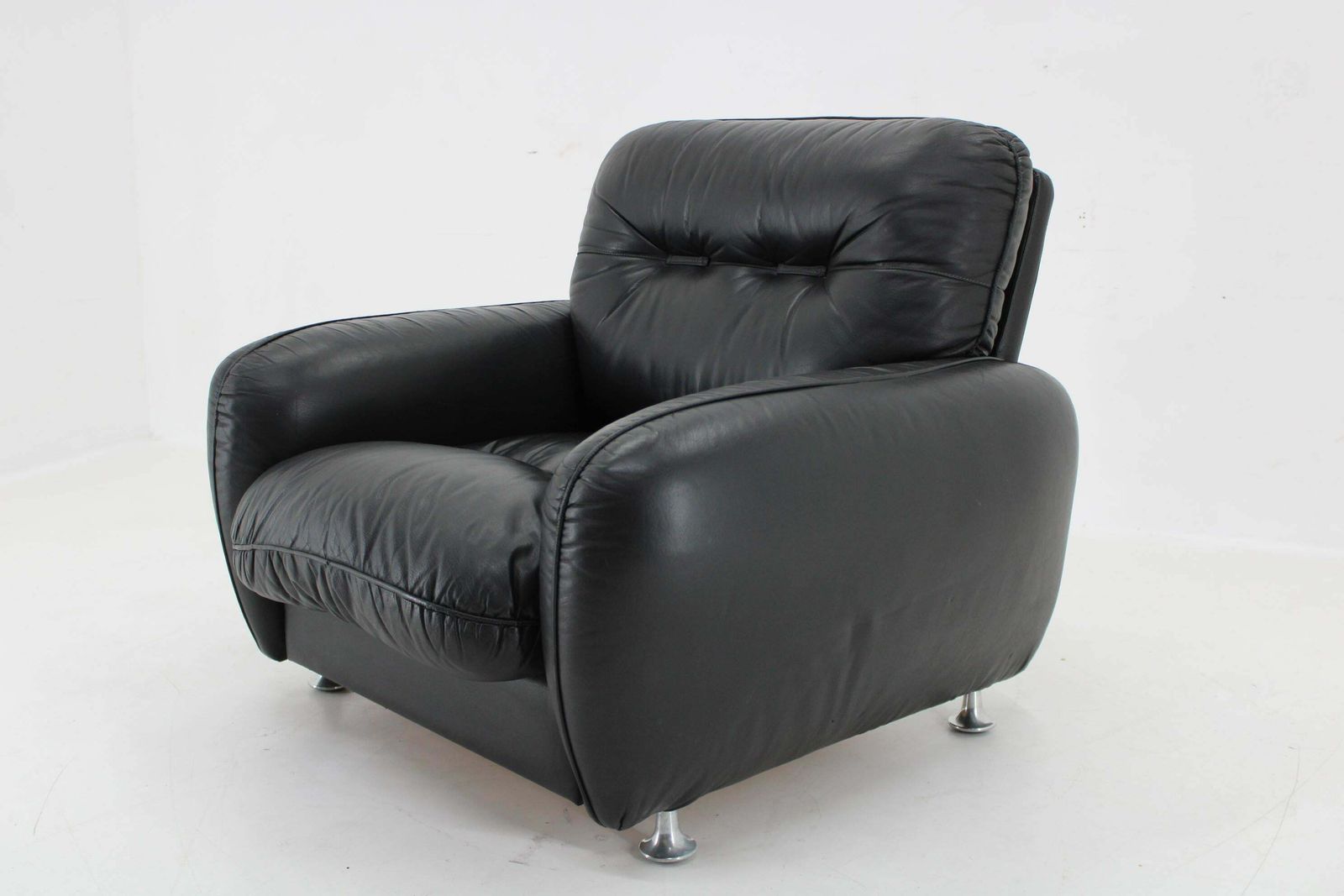 1970s Italian Armchair In Black Leather photo Furniture