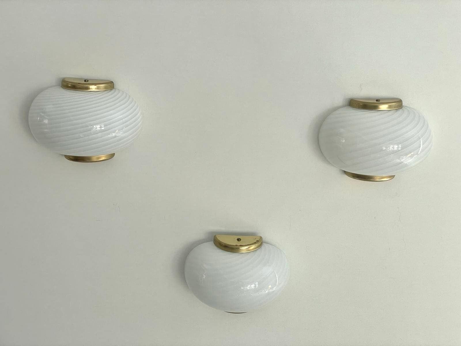 Swirl Pattern Murano Glass And Brass Set Of 3 Sconces By Beatrix, 1970s, Italy photo for sale