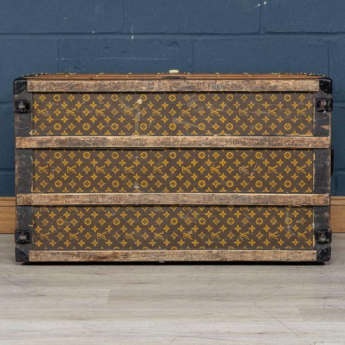 20th Century Louis Vuitton Courier Trunk In Monogram Canvas, France C.1910 photo vinterior