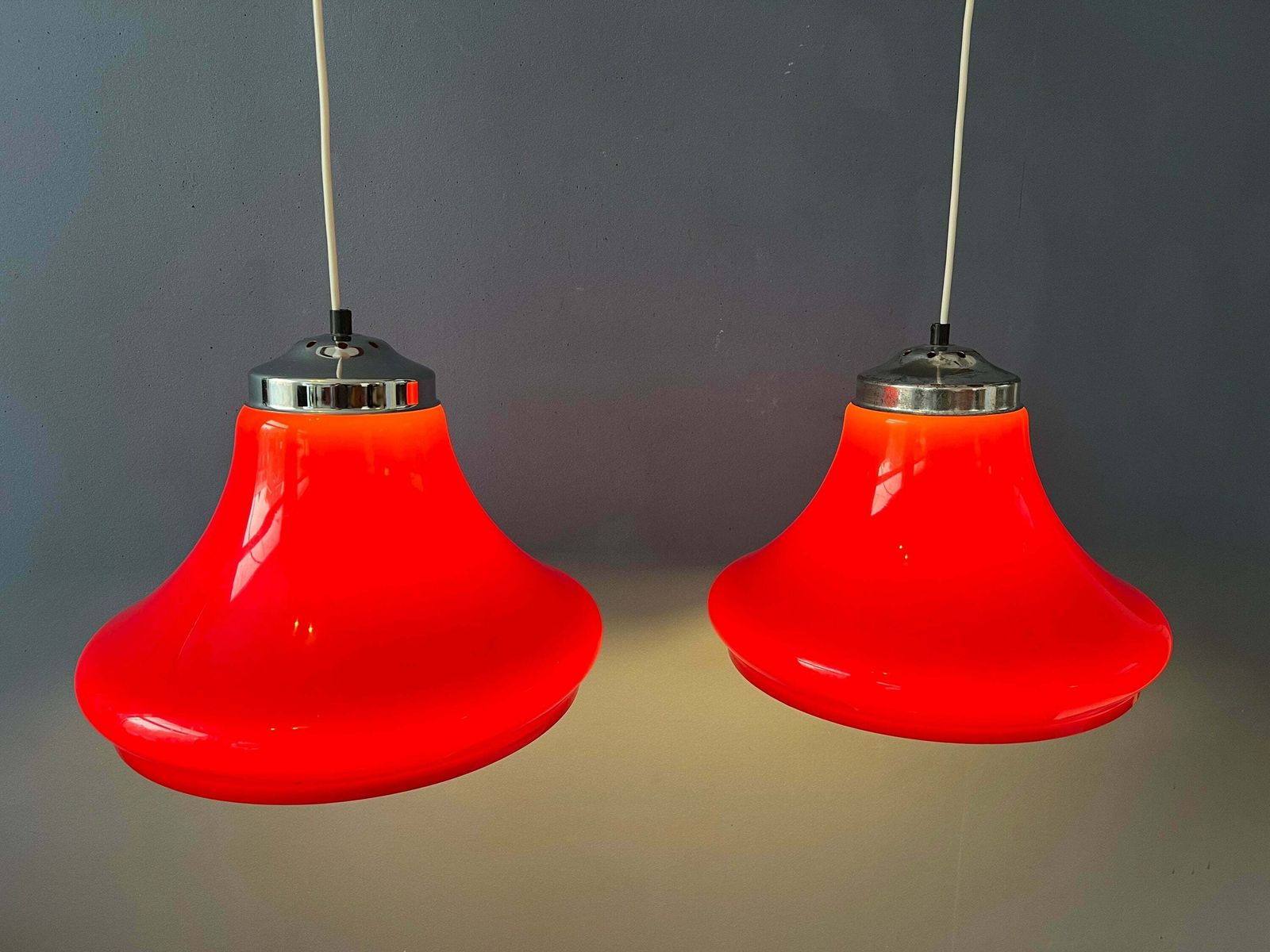 Rode Space Age Hanglamp Van Plexiglas Met Chromen Afdekking photo for sale
