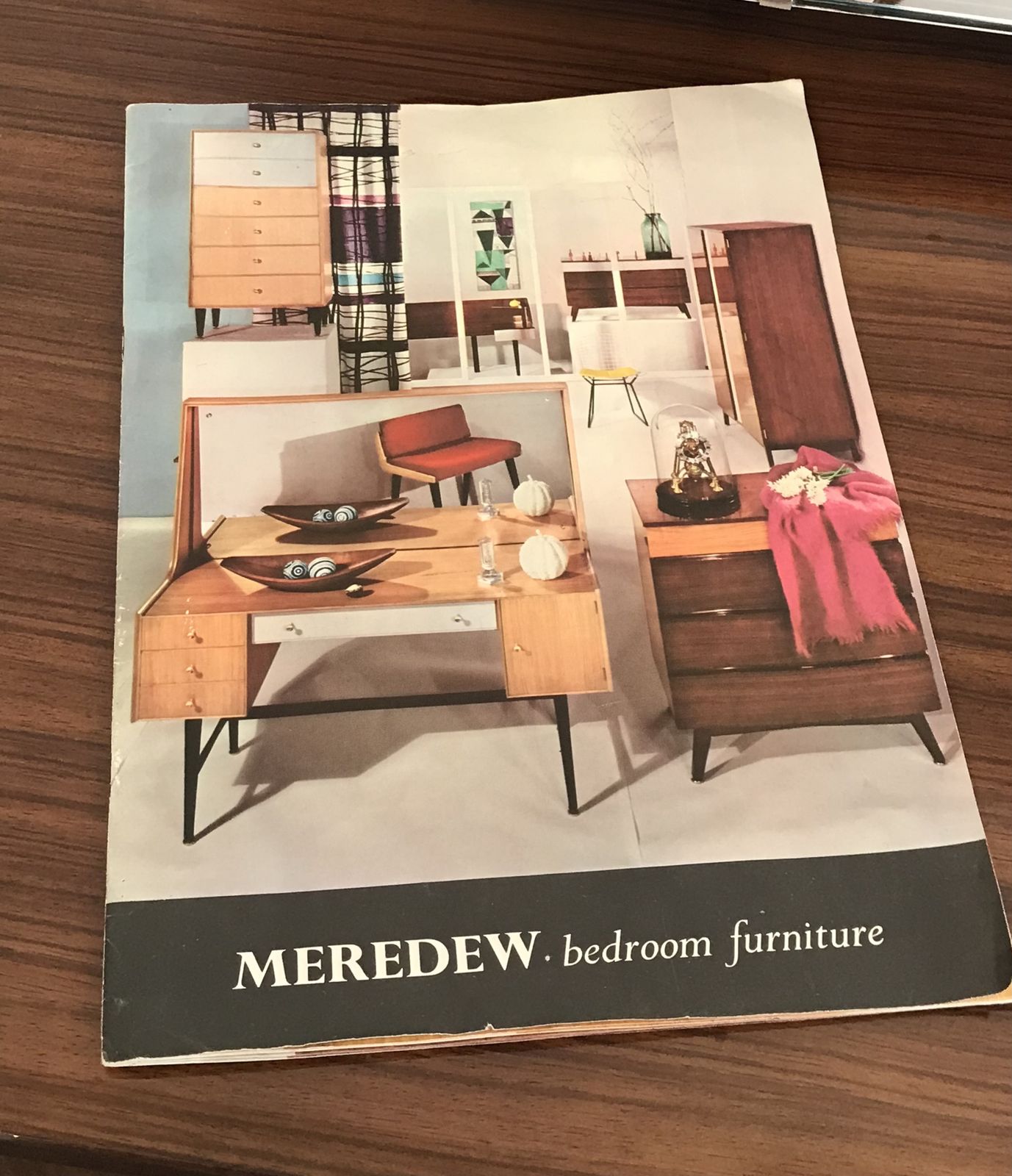 photo vinterior Mid Century Set Of Meredew Bedroom Furniture From 1960’s.  Chest Of Drawers And Dressing Table