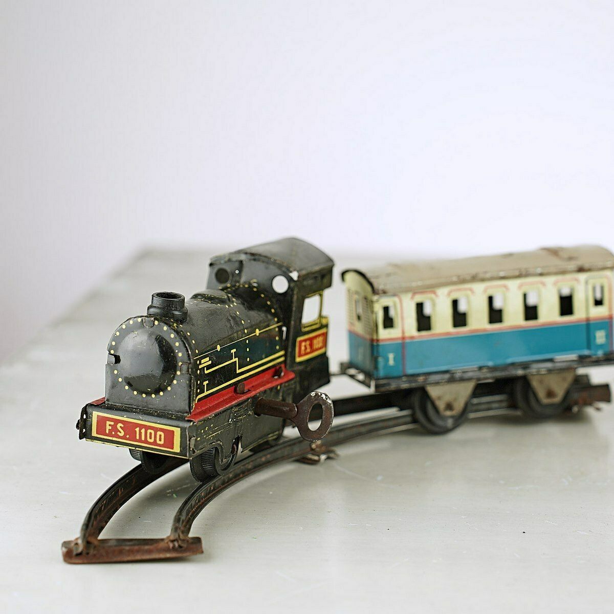 Ingap Train With Ring Rails photo furniture