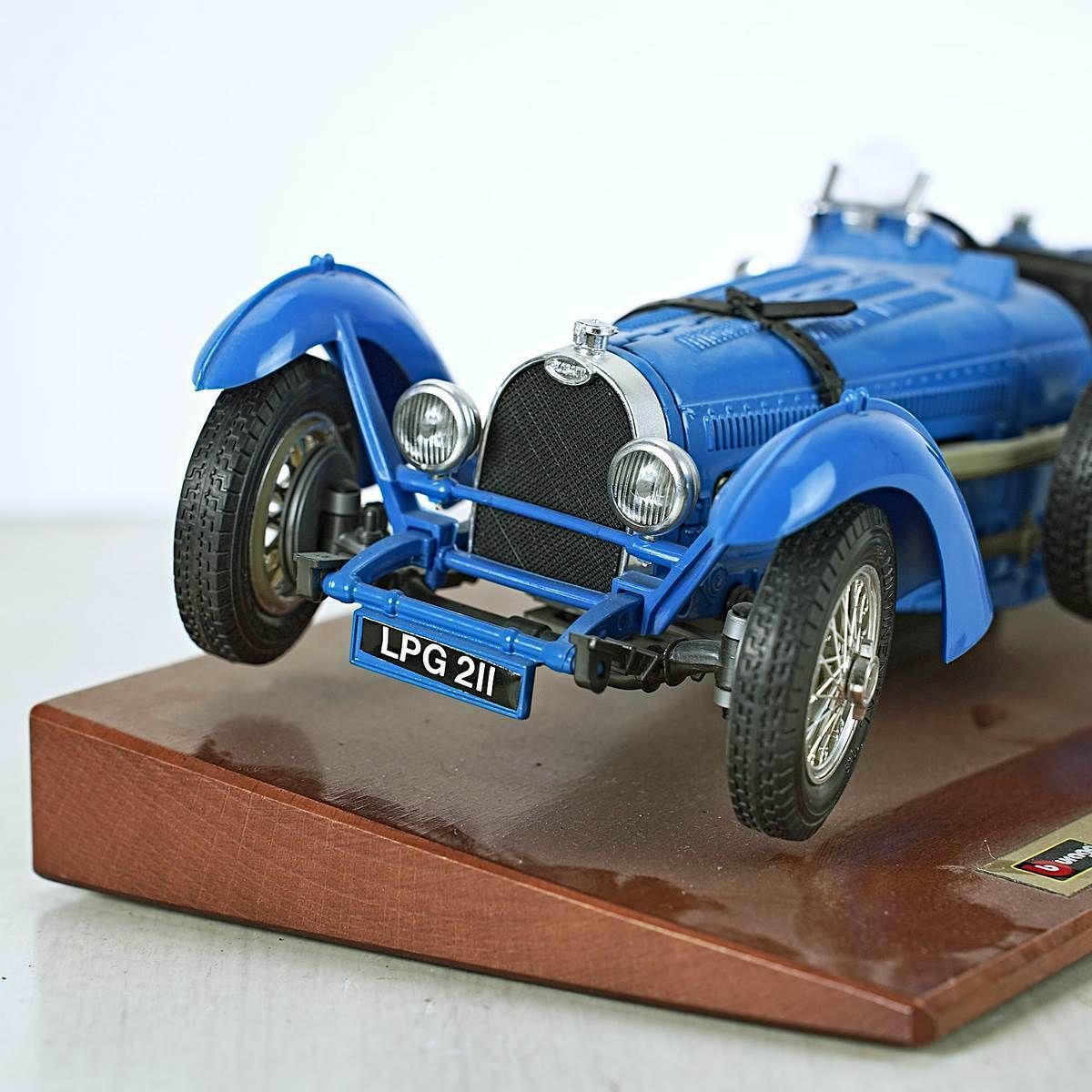 Bugatti Type 59 1934 Burago photo furniture