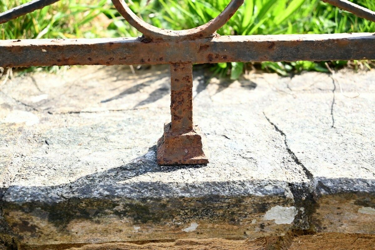 Home Fixtures Wrought Iron Window Railings – 2nd Part 18th Century photo