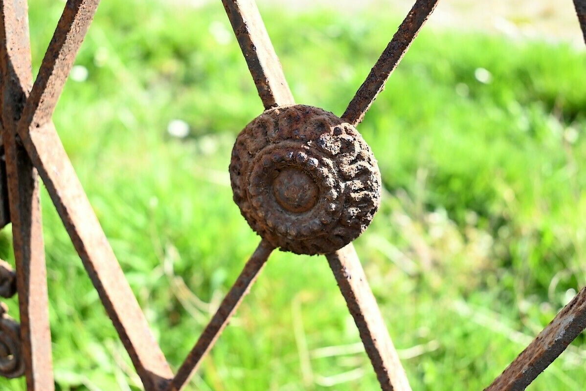 photo for sale Wrought Iron And Cast Iron Window Railing – 2nd Part 18th Century