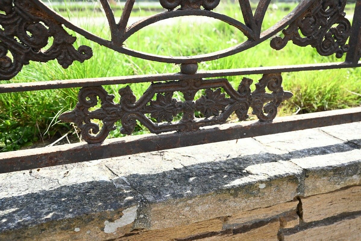 photo vintage Wrought Iron And Cast Iron Window Railing – 2nd Part 18th Century