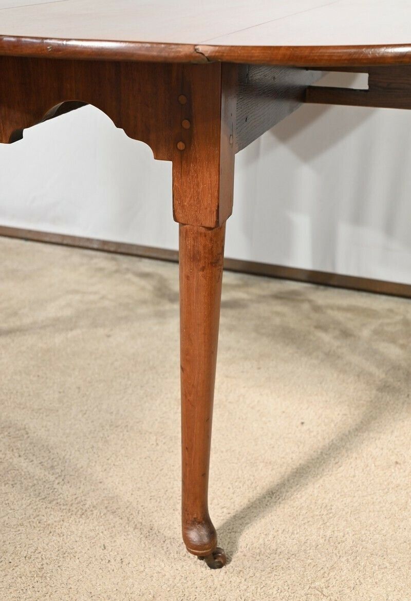 photo furniture Oval Table 6 Place Settings In Mahogany, England – 1st Part 19th