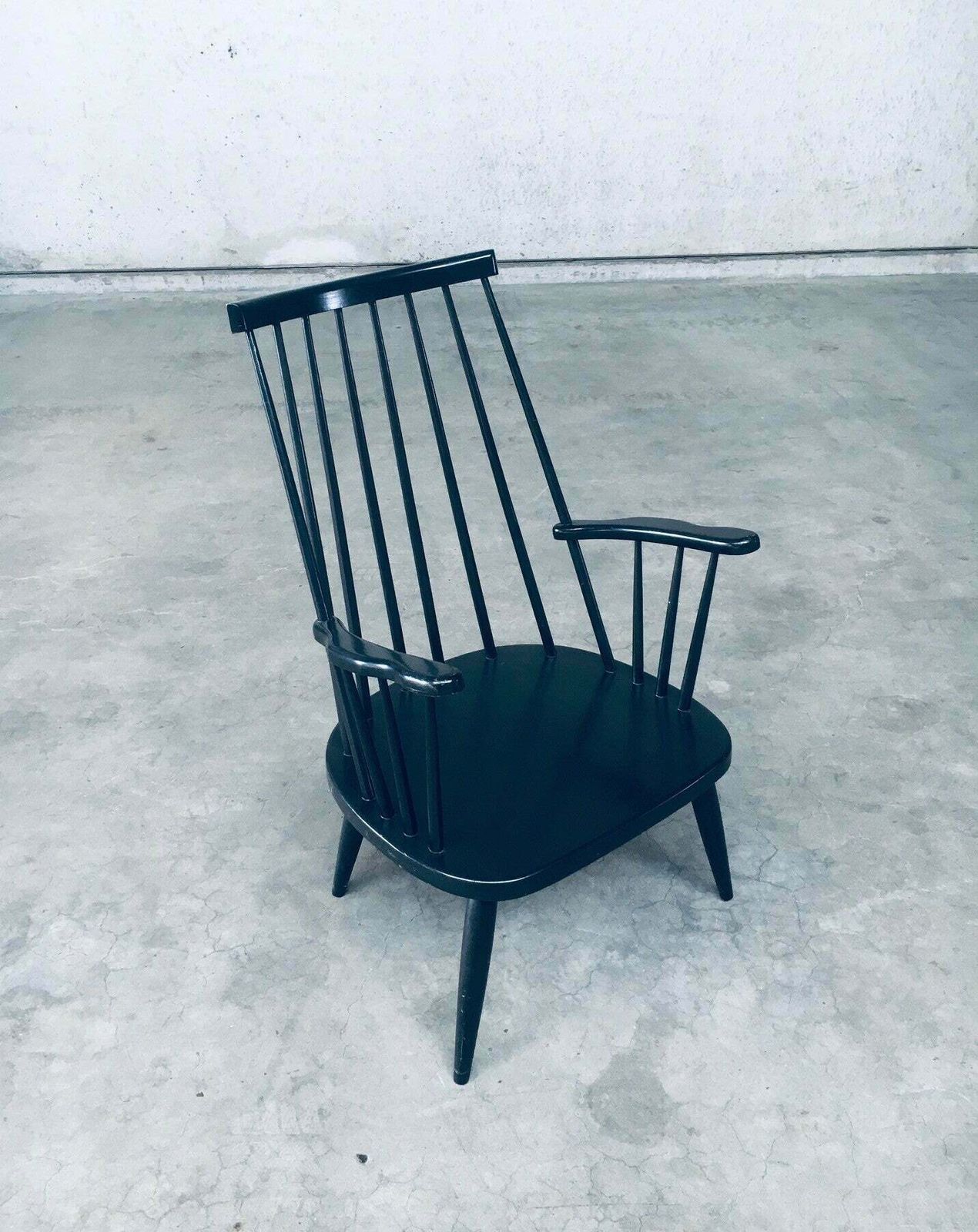 photo vinterior Scandinavisch Design Loungestoelen Met Spijlenrug, Denemarken, Ca. Jaren 1960