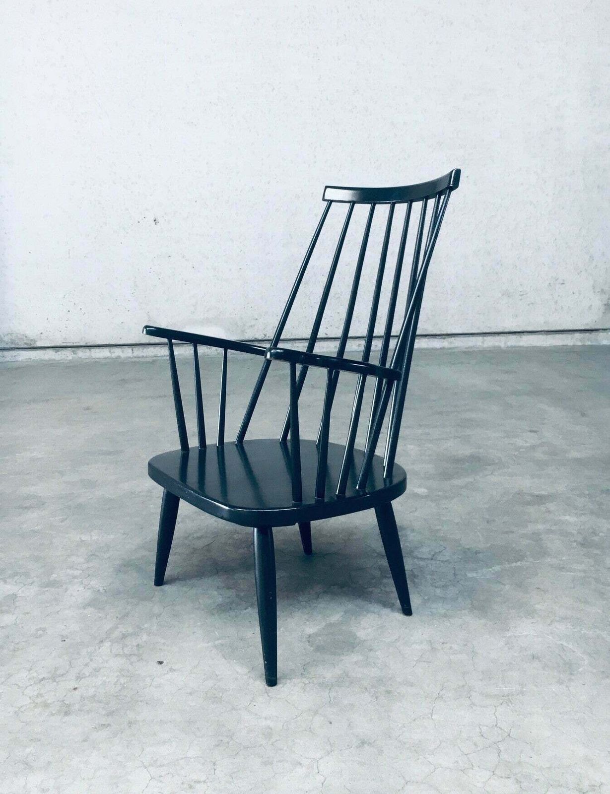 photo vintage Scandinavian Design Spindle Back Lounge Chair Set, Denmark 1960's