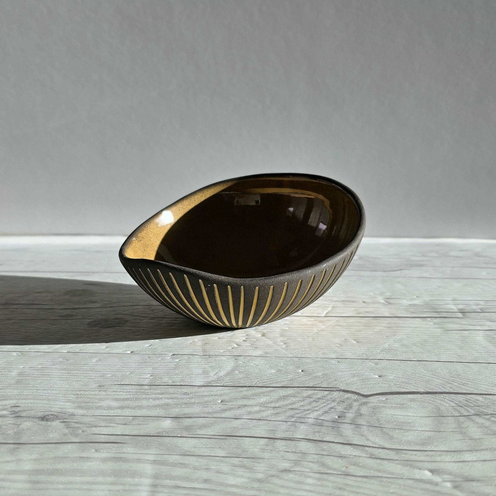 Hjordis Oldfors For Upsala Ekeby, 1954 'Kokos' (Coconut) Series, Modernist Sculptural Sgraffito Dish photo buy