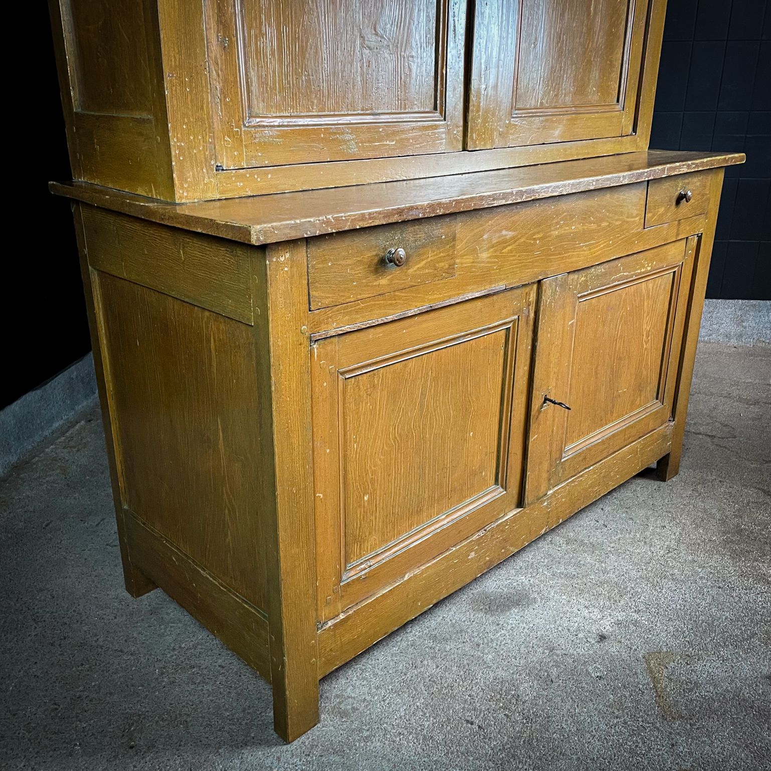 photo vintage Rustieke Brocante Houten Kast – Ca. Jaren 1920, Frankrijk
