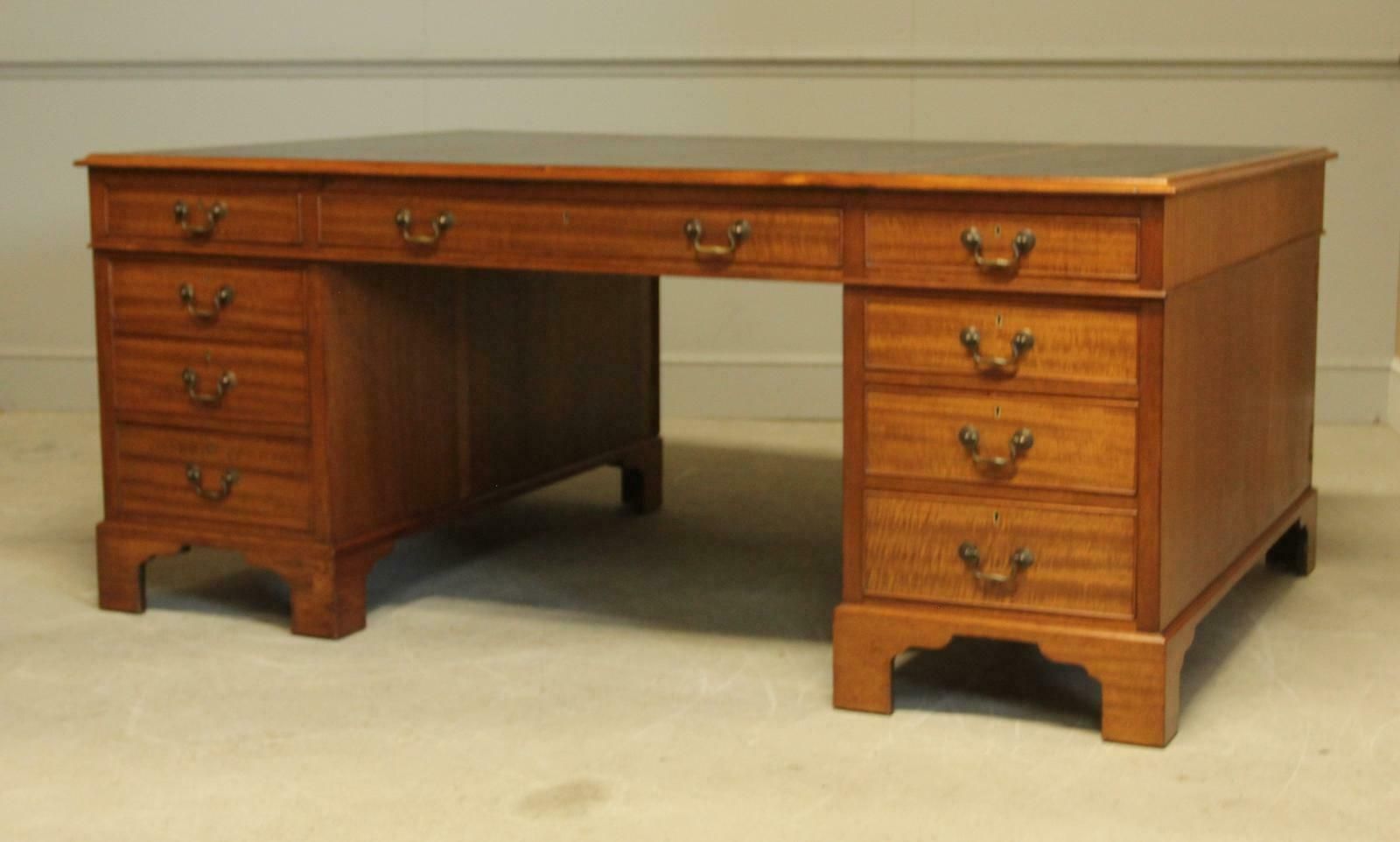 Early 20th Century Large Mahogany Partners Desk photo Furniture