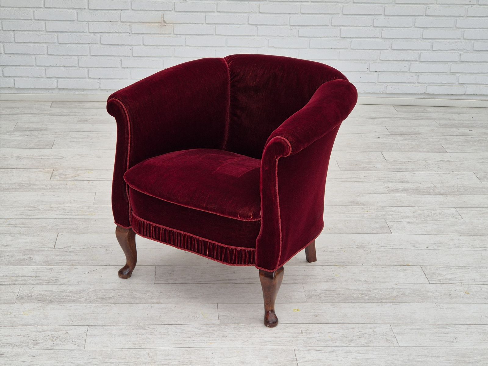 photo vinterior 1960s, Danish Lounge Chair, Furniture Velour, Original Condition, Beech Wood Legs.