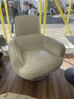 Cream Leather 60s Retro Design Swivel Armchairs X 2 photo vinterior