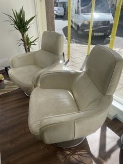 photo furniture Cream Leather 60s Retro Design Swivel Armchairs X 2
