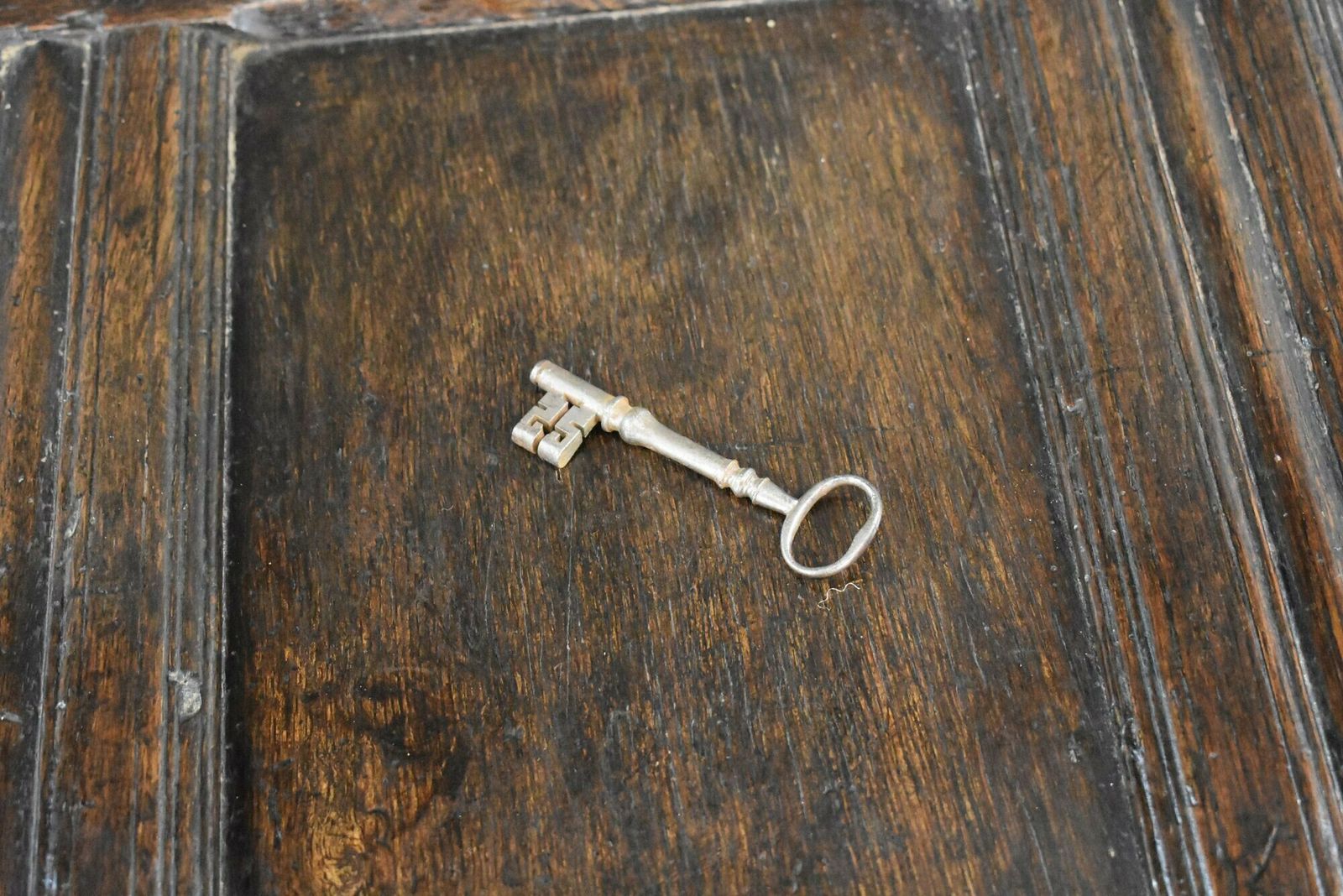 photo buy 17th Century Oak Marriage Chest