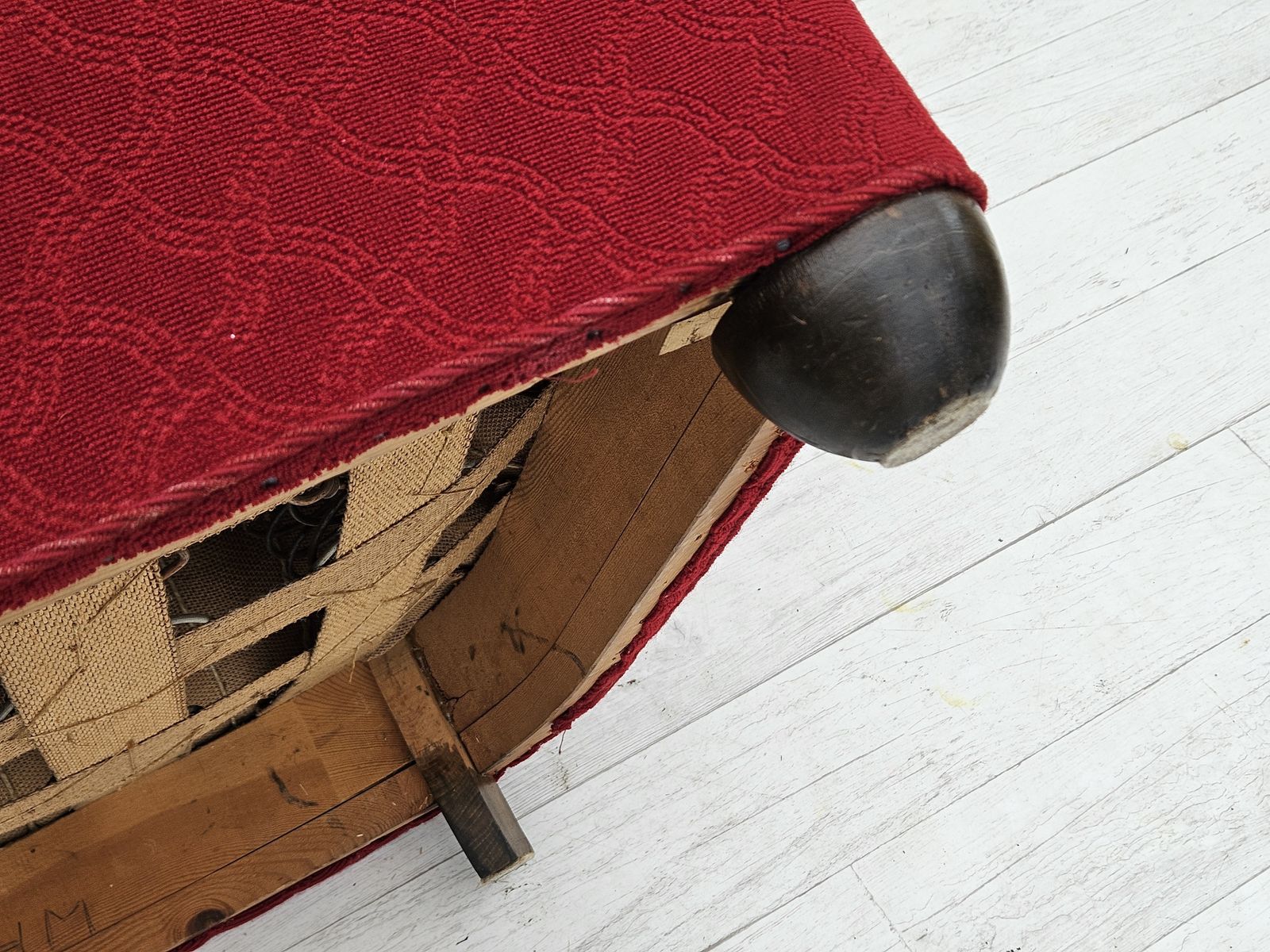 photo vinterior Jaren 1960, Deense Relaxfauteuil, Goede Staat, Rood Katoen/Wol, Eikenhout.